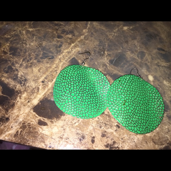 Green gold stream earrings. - Picture 2 of 3
